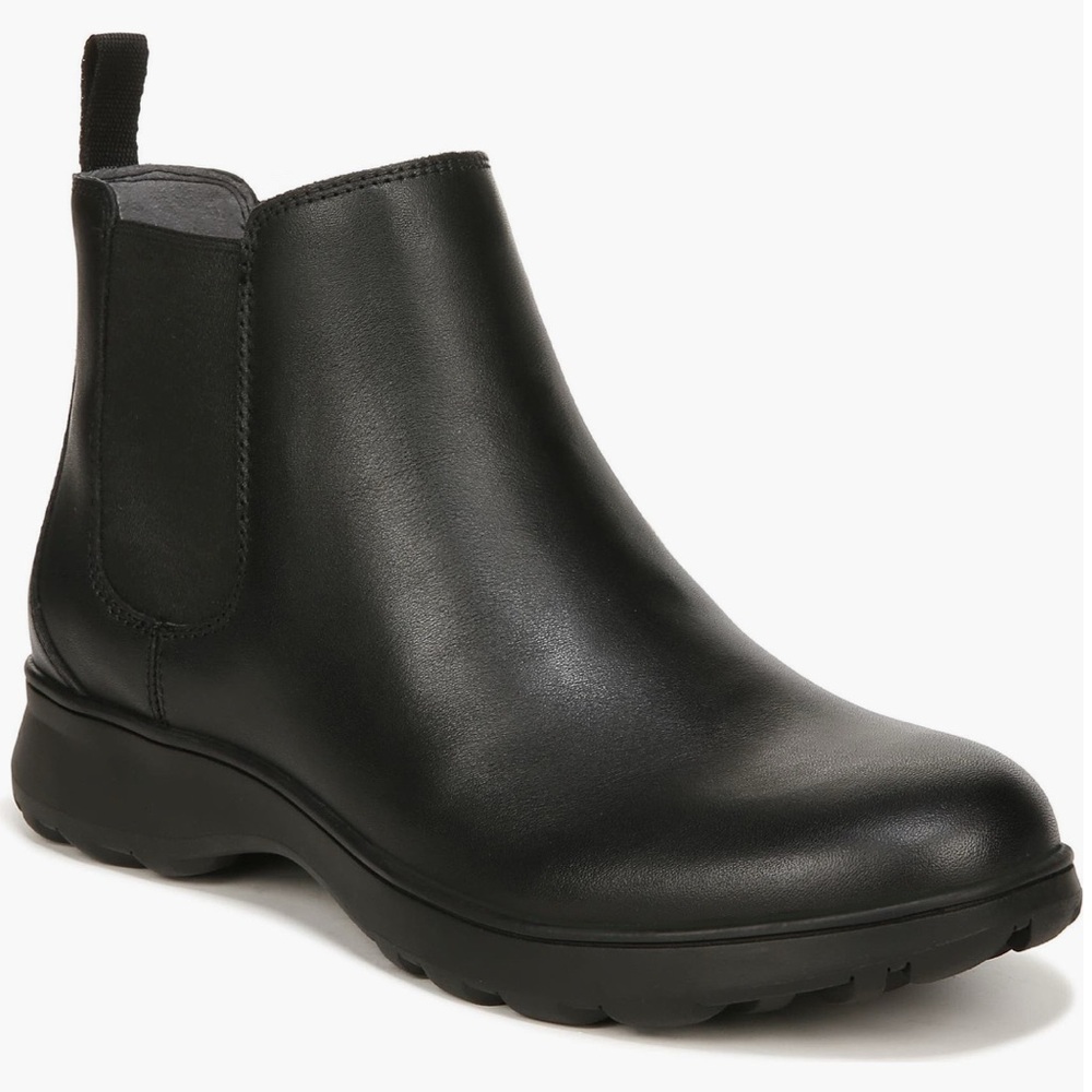 Vionic Black Ankle Boots Sleek Design Comfort - NWOT - Picture 2 of 3